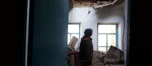 Разрушенный дом в результате падения бетонной плиты в селе Новопавловка Сокулукского района - Sputnik Кыргызстан