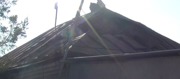 Сломанный дом и женский плач — видео с места падения плиты на людей - Sputnik Кыргызстан