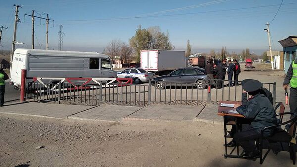Рейд на трассе Бишкек — Ош (пост Сосновка) - Sputnik Кыргызстан