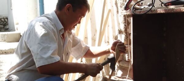 Өрүктөр уктаганда иш башталат. Баткендик Момунов кыл кыякты кантип жасарын айтты - Sputnik Кыргызстан