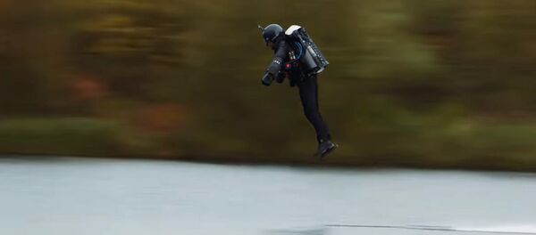 Человек пролетел со скоростью 51 км/ч, установив мировой рекорд — видео Человек пролетел со скоростью 51 км/ч, установив мировой рекорд — видео - Sputnik Кыргызстан