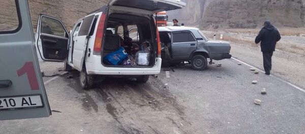 ДТП в Лейлекском районе на 24-м километре трассы Исфана — Ош ДТП в Лейлекском районе на 24-м километре трассы Исфана — Ош - Sputnik Кыргызстан