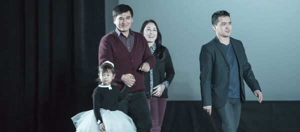 Борбор калаадагы Манас кинотеатрында Ата социалдык драмасы тар чөйрөгө көрсөтүлдү - Sputnik Кыргызстан