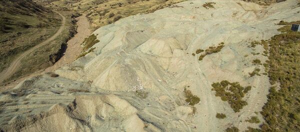 Кадры стеклянной горы в Джалал-Абадской области, которая забирала жизни - Sputnik Кыргызстан