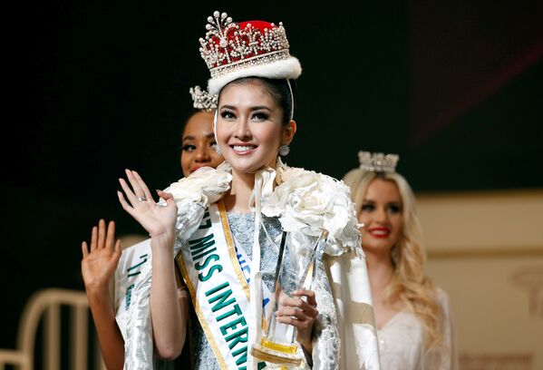 Miss International в этом году стала 21-летняя индонезийка Лиллиана Кевин - Sputnik Кыргызстан