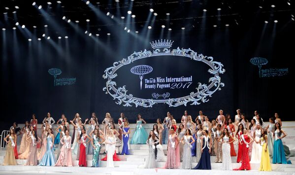 Все 70 участниц — победительницы конкурсов красоты в своих странах - Sputnik Кыргызстан