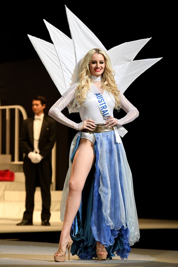 21-летняя австралийка Эмбер Дью получила титул Мисс совершенное тело - Sputnik Кыргызстан