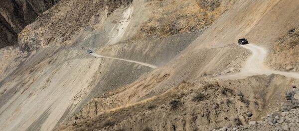 Строящаяся альтернативная дорога север — юг. Архивное фото - Sputnik Кыргызстан