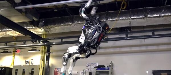 Робот прыгает как человек и делает сальто — видео - Sputnik Кыргызстан