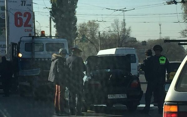 Анда Toyota Caldina жана Daewoo Nexia унаалары кагышкан - Sputnik Кыргызстан