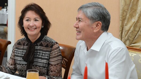 Президент Кыргызстана Алмазбек Атамбаев и первая леди Раиса Атамбаева. Архивное фото - Sputnik Кыргызстан