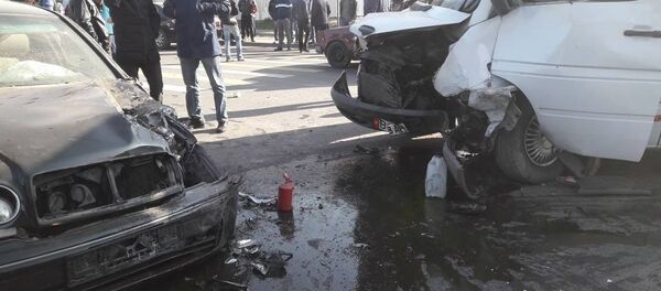 Последствия ДТП с маршрутным микроавтобусом в Бишкеке. Архивное фото - Sputnik Кыргызстан