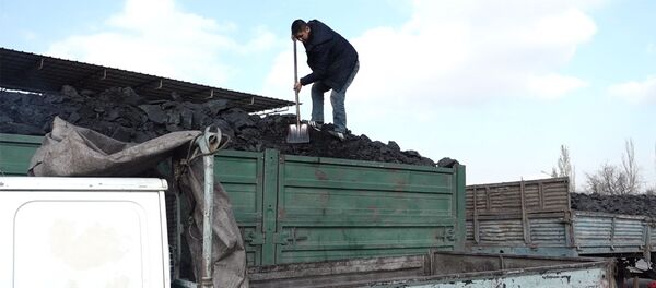 Кокуйлаткан көмүр баасы! Кыргыз көмүр кара алтындын баасы арзандайт дейт... - Sputnik Кыргызстан