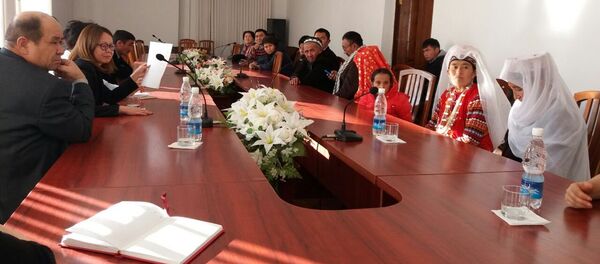 Приезд 11 памирских кыргызов в Нарынскую область - Sputnik Кыргызстан