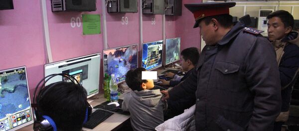 Рейд по профилактике детской преступности в Бишкеке Рейд по профилактике детской преступности в Бишкеке - Sputnik Кыргызстан