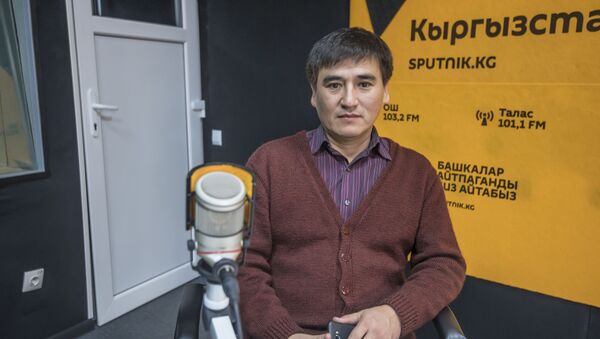 Белгилүү актер Болот Тентимишов маек учурунда - Sputnik Кыргызстан