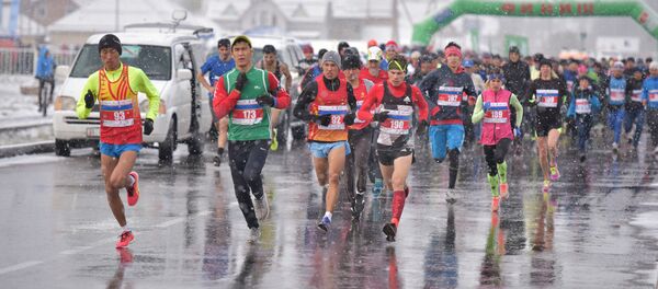 Первый международный полумарафон в Бишкеке Первый международный полумарафон в Бишкеке - Sputnik Кыргызстан