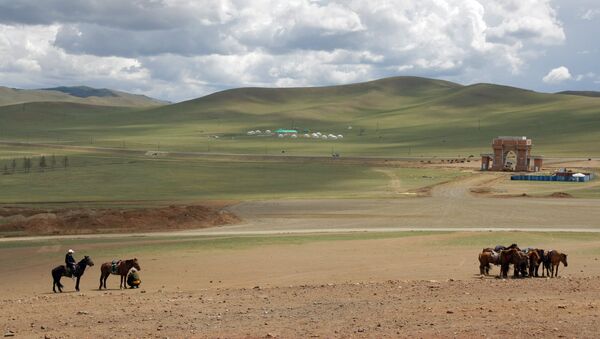 Лошади в монгольских степях. Архивное фото - Sputnik Кыргызстан