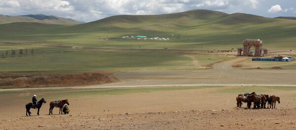 Лошади в монгольских степях. Архивное фото - Sputnik Кыргызстан