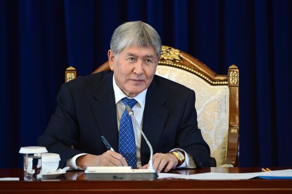 Депутатов избрали во время правления Алмазбека Атамбаева - Sputnik Кыргызстан