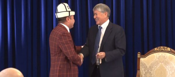 Как журналист выпросил у Атамбаева часы — видео с пресс-конференции - Sputnik Кыргызстан