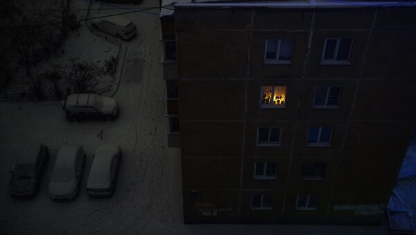 Свет на окна жилого дома. Архивное фото - Sputnik Кыргызстан
