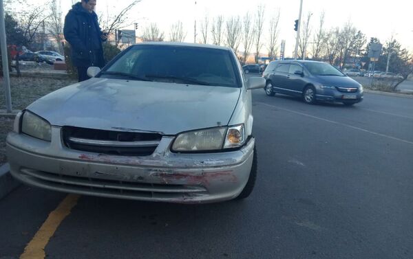 В Бишкеке произошло ДТП с участием сотрудника патрульной милиции - Sputnik Кыргызстан