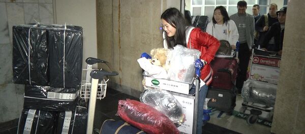 Участниц шоу Ты супер! встретили в Бишкеке цветами и подарками - Sputnik Кыргызстан