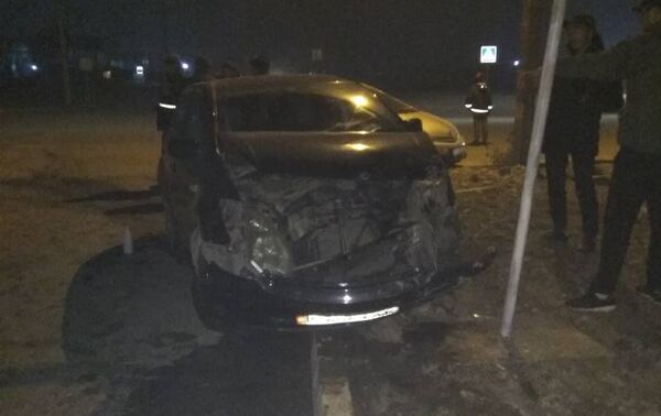 В Бишкеке столкнулись два автомобиля - Sputnik Кыргызстан