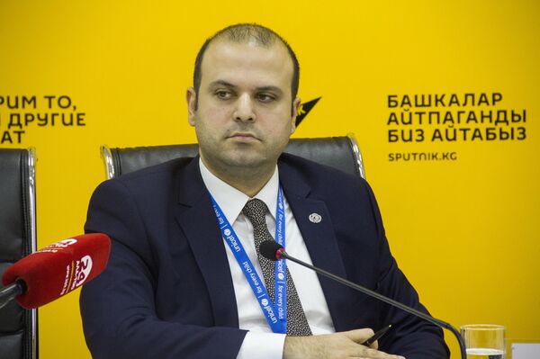 Замглавы представительства детского фонда ООН (ЮНИСЕФ) в КР Мунир Мамедзаде - Sputnik Кыргызстан