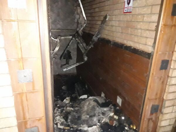 Пожар в доме на пересечении улиц Уметалиева и Чокморова в Бишкеке Пожар в доме на пересечении улиц Уметалиева и Чокморова в Бишкеке - Sputnik Кыргызстан