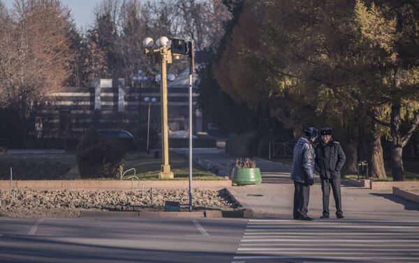 Часть личного состава УПМ Главного управления внутренних дел Бишкека в четверг, 23 ноября, направили на охрану общественного порядка в городе - Sputnik Кыргызстан