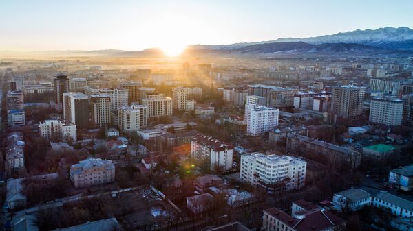 Вид на утренний Бишкек в высоты. Архивное фото - Sputnik Кыргызстан