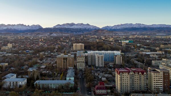 Вид на утренний Бишкек в высоты. Архивное фото - Sputnik Кыргызстан