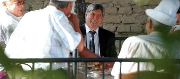 Кыргызстандын президенти Алмазбек Атамбаевдин архивдик сүрөтү - Sputnik Кыргызстан