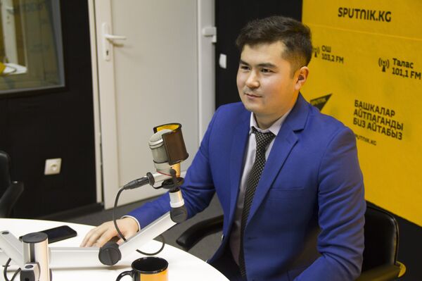 Участник вокального шоу Асман на КТРК Расул Исаков - Sputnik Кыргызстан