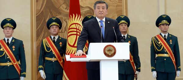 Кыргызстандын президенти Сооронбай Жээнбеков инаугурация аземи учурунда. Архив - Sputnik Кыргызстан