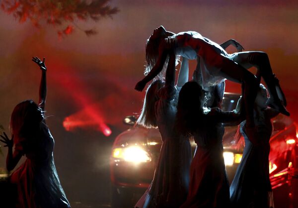 Ырчы Селена Гомес Лос-Анжелес шаарында өткөн American Music Awards салтанатында - Sputnik Кыргызстан