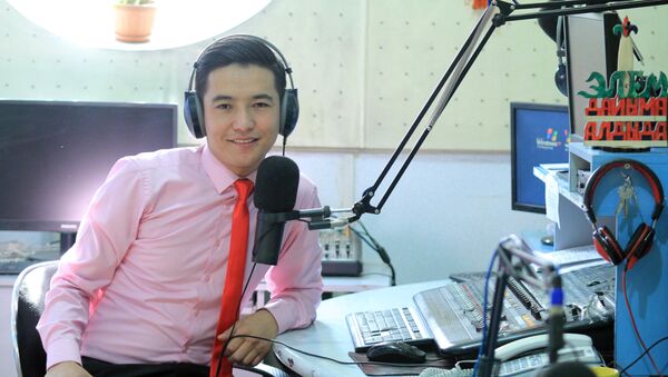 Ведущий утренней программы на ТВ, диджей Расул Рахманалиев - Sputnik Кыргызстан