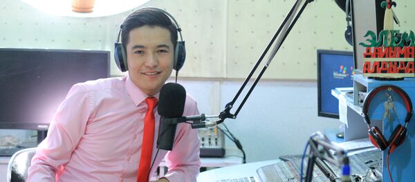 Ведущий утренней программы на ТВ, диджей Расул Рахманалиев Ведущий утренней программы на ТВ, диджей Расул Рахманалиев - Sputnik Кыргызстан