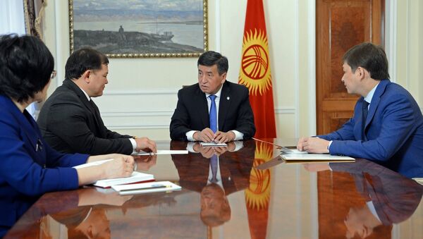 Встеча президента КР Сооронбя Жээнбекова с премьер-министром Сапаром Исаковым - Sputnik Кыргызстан