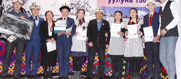 Празднование 150-летие манасчи Сагынбай Орозбак уулу в Кочкоре - Sputnik Кыргызстан