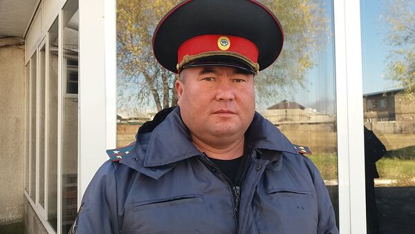 Инспектор УПМ УВД Жалал-Абадской области Нурлан Саркаров - Sputnik Кыргызстан
