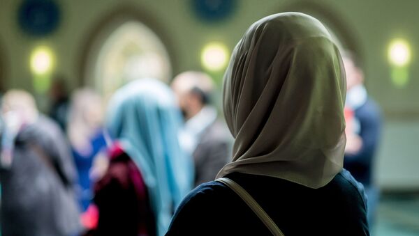 Женщина в мусульманской одежде. Архивное фото - Sputnik Кыргызстан