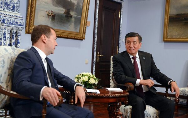 В ходе встречи стороны обсудили актуальные вопросы кыргызско-российского сотрудничества, а также основные направления дальнейшего взаимодействия по широкому спектру двустороннего партнерства. - Sputnik Кыргызстан
