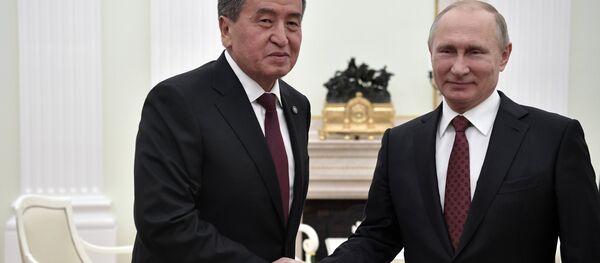 Кыргызстандын президенти Сооронбай Жээнбеков менен Россиянын лидери Владимир Путин Кремлде тар чөйрөдө жолугушту - Sputnik Кыргызстан