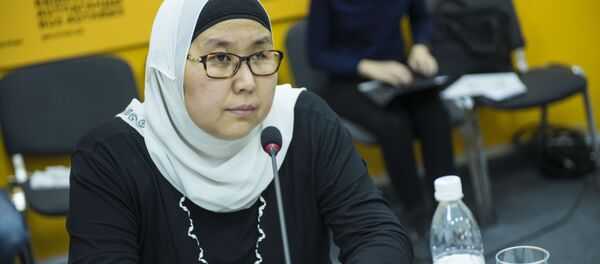 Мутакалим прогрессивдүү коомдук бирикмесинин жетекчиси Жамал Фронтбек кызы Sputnik Кыргызстан агенттигинде болгон кереге кеңеш учурунда - Sputnik Кыргызстан