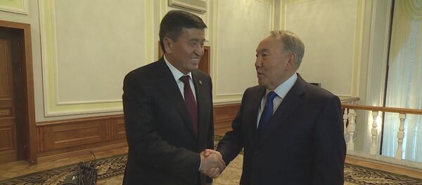 Жээнбеков менен Назарбаев Минскиде чек ара маселесин өз тилинде чечишти. Видео - Sputnik Кыргызстан