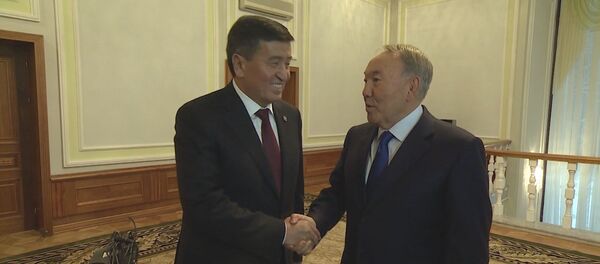 Что сказали журналистам Жээнбеков и Назарбаев — видео Что сказали журналистам Жээнбеков и Назарбаев — видео - Sputnik Кыргызстан