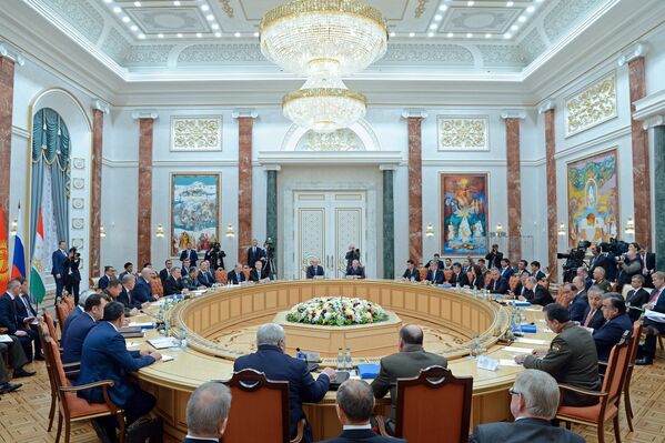 Рабочий визит президента КР Сооронбая Жээнбекова в Минск - Sputnik Кыргызстан